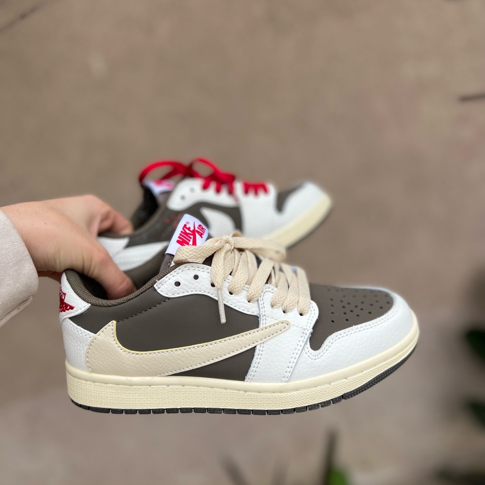 Travis Scott jordan 1 lows
